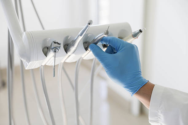 Professional Emergency Dentist technician working in Springfield, VA